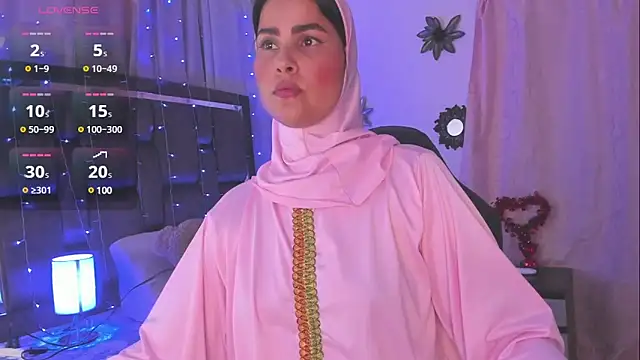 Snapshot of AishaAmin_ chatting on 02.01.25 AishaAmin online show from 02.01.25