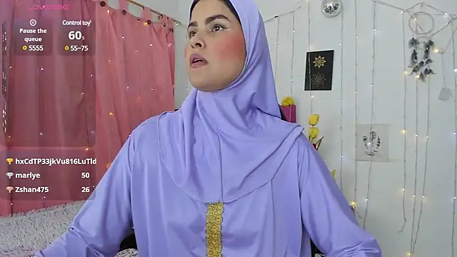 Snapshot of AishaAmin_ chatting on 02.07.25 AishaAmin online show from 02.07.25