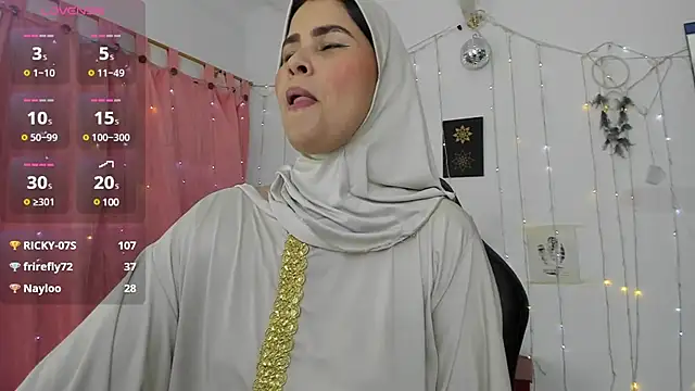 Snapshot of AishaAmin_ chatting on 02.08.25 AishaAmin online show from 02.08.25