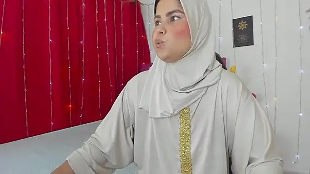 Snapshot of AishaAmin_ chatting on 03.06.25 AishaAmin online show from 03.06.25