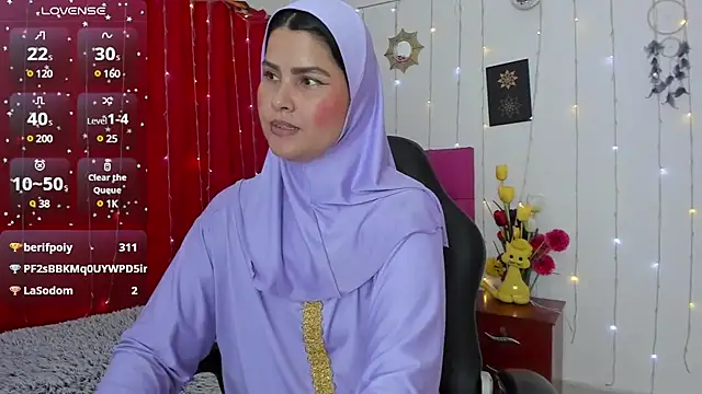 Snapshot of AishaAmin_ chatting on 03.19.25 AishaAmin online show from 03.19.25