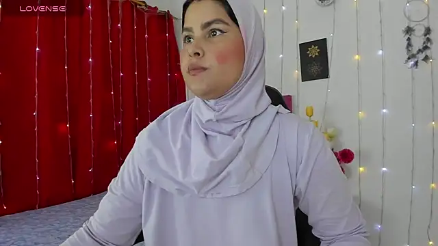 Snapshot of AishaAmin_ chatting on 03.20.25 AishaAmin online show from 03.20.25