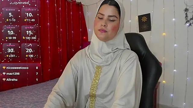 Snapshot of AishaAmin_ chatting on 03.20.25 AishaAmin online show from 03.20.25