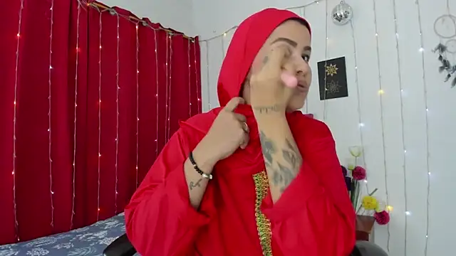 Snapshot of AishaAmin_ chatting on 09.10.25 AishaAmin online show from 09.10.25