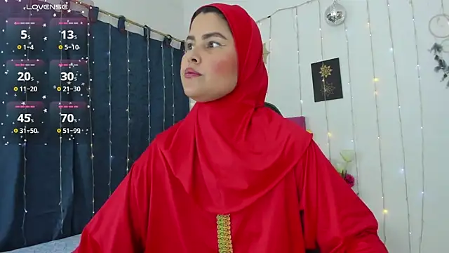 Snapshot of AishaAmin_ chatting on 09.18.25 AishaAmin online show from 09.18.25