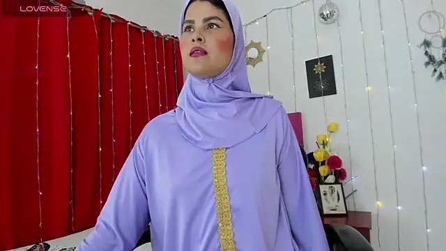 Snapshot of AishaAmin_ chatting on 10.15.25 AishaAmin online show from 10.15.25