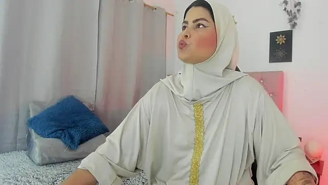 Snapshot of AishaAmin_ chatting on 06.20.26 AishaAmin online show from 06.20.26