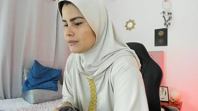 Snapshot of AishaAmin_ chatting on 07.13.26 AishaAmin online show from 07.13.26