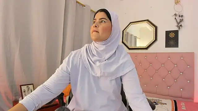 Snapshot of AishaAmin_ chatting on 07.28.26 AishaAmin online show from 07.28.26