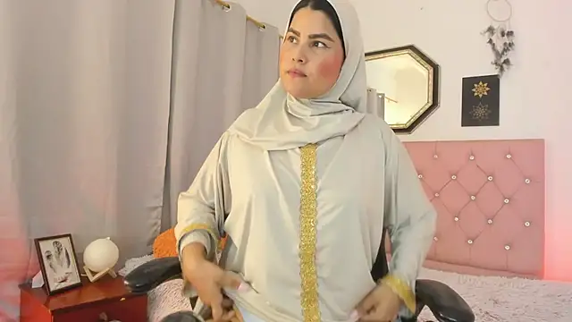 Snapshot of AishaAmin_ chatting on 07.30.26 AishaAmin online show from 07.30.26
