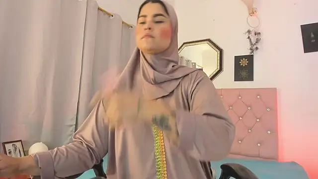 Snapshot of AishaAmin_ chatting on 07.31.26 AishaAmin online show from 07.31.26