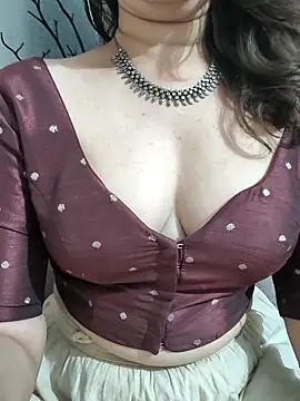 Snapshot of Brown_Maxi chatting on 02.28.25 Brown Maxi online show from 02.28.25