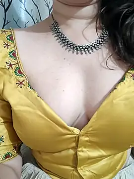 Snapshot of Brown_Maxi chatting on 03.07.25 Brown Maxi online show from 03.07.25