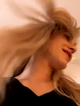 SerenaBennet online show from 11.28.25