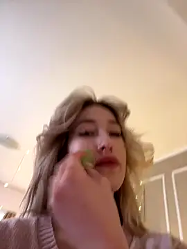 SerenaBennet online show from 12.23.25