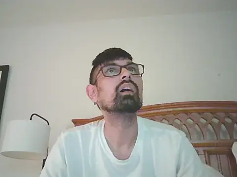 Snapshot of spence204011 chatting on 10.28.25 spence204011 online show from 10.28.25