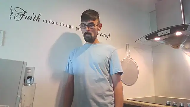 Snapshot of spence204011 chatting on 04.04.26 spence204011 online show from 04.04.26