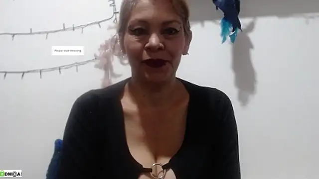 Snapshot of electra-mommy chatting on 05.11.26 electra-mommy online show from 05.11.26
