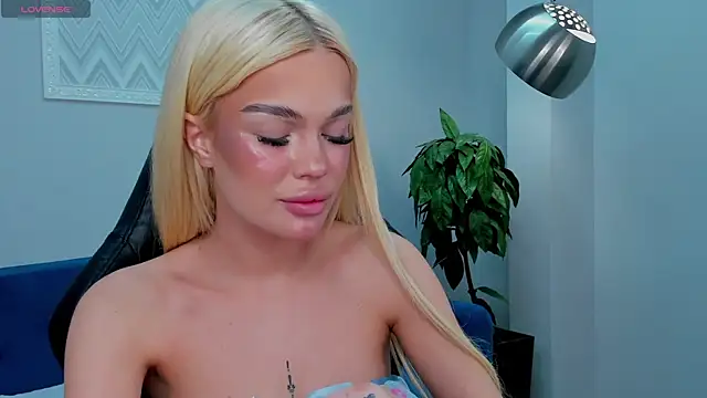 Snapshot of Angel_Sapphire_ chatting on 03.22.25 Angel Sapphire online show from 03.22.25