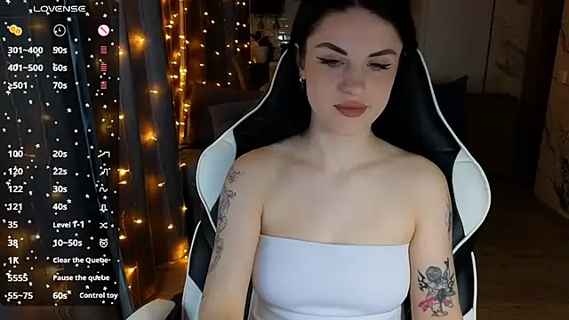 Mary   Moore online show from 02.12.25