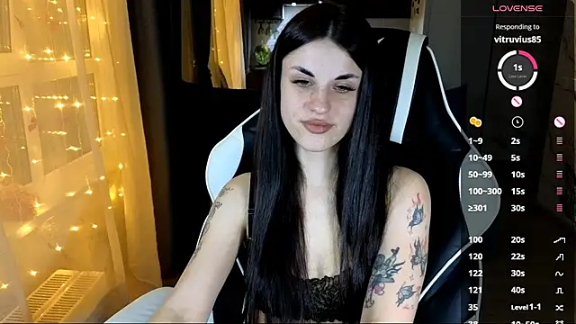 Mary   Moore online show from 11.23.25