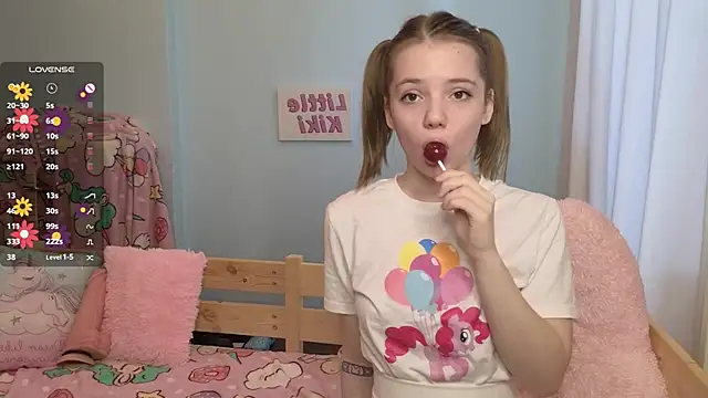 Snapshot of PrincessLittleKiki chatting on 10.09.25 PrincessLittleKiki online show from 10.09.25