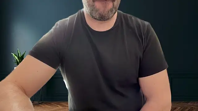 Snapshot of Mr_Beef chatting on 03.21.25 Mr Beef online show from 03.21.25