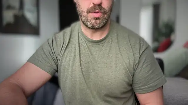 Snapshot of Mr_Beef chatting on 11.21.25 Mr Beef online show from 11.21.25