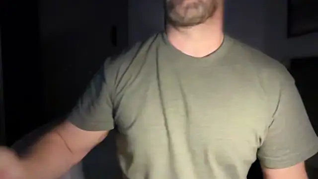 Snapshot of Mr_Beef chatting on 11.22.25 Mr Beef online show from 11.22.25