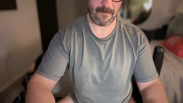 Snapshot of Mr_Beef chatting on 11.28.25 Mr Beef online show from 11.28.25