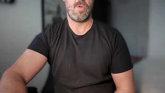 Snapshot of Mr_Beef chatting on 12.01.25 Mr Beef online show from 12.01.25