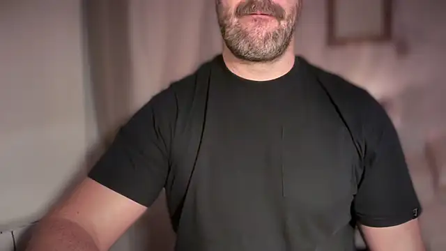 Snapshot of Mr_Beef chatting on 12.16.25 Mr Beef online show from 12.16.25