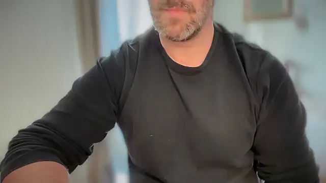 Snapshot of Mr_Beef chatting on 12.20.25 Mr Beef online show from 12.20.25