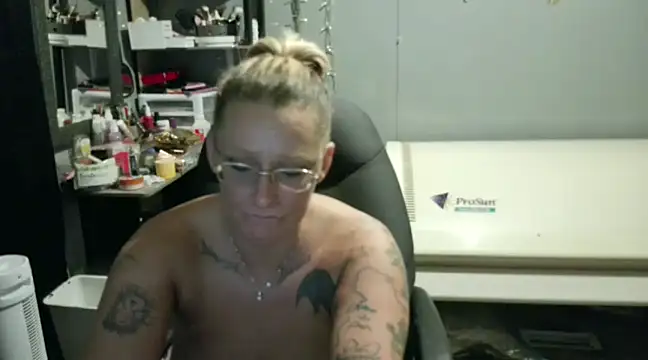 Snapshot of Lisalovely6981 chatting on 01.09.25 Lisalovely6981 online show from 01.09.25