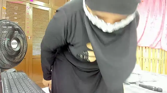 Snapshot of Uzziah_Sabag chatting on 02.28.25 Uzziah Sabag online show from 02.28.25