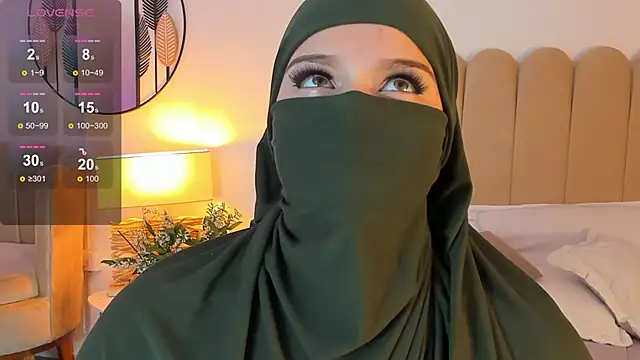 Snapshot of anna-henao chatting on 01.23.25 anna-henao online show from 01.23.25