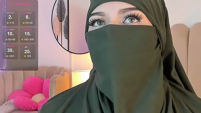 Snapshot of anna-henao chatting on 03.08.25 anna-henao online show from 03.08.25