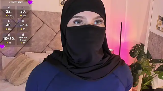 Snapshot of anna-henao chatting on 10.13.25 anna-henao online show from 10.13.25