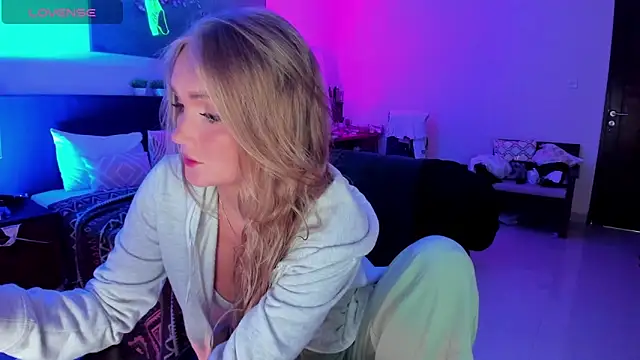 Snapshot of PrincessVS chatting on 03.21.25 PrincessVS online show from 03.21.25