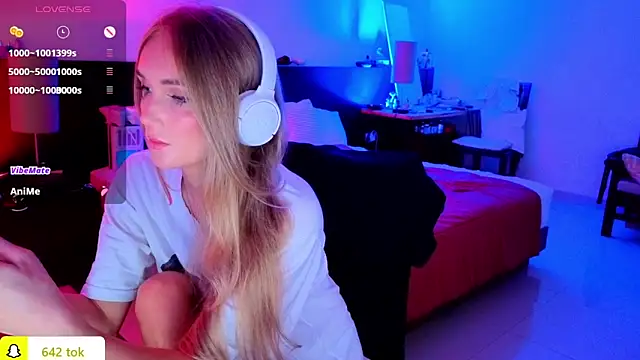 Snapshot of PrincessVS chatting on 09.19.25 PrincessVS online show from 09.19.25