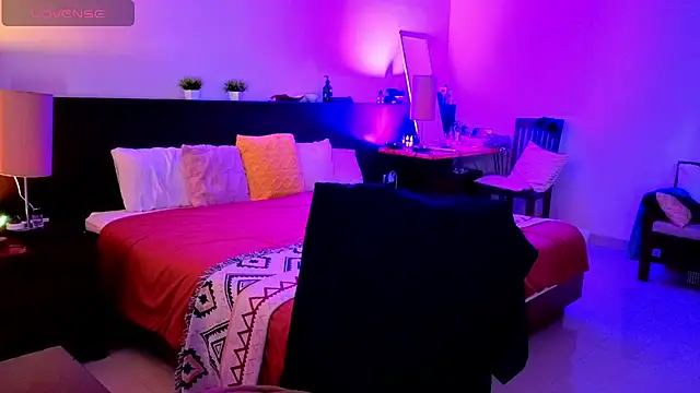 Snapshot of PrincessVS chatting on 09.27.25 PrincessVS online show from 09.27.25