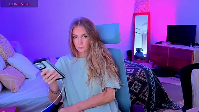 Snapshot of PrincessVS chatting on 10.25.25 PrincessVS online show from 10.25.25