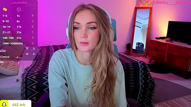 Snapshot of PrincessVS chatting on 11.13.25 PrincessVS online show from 11.13.25