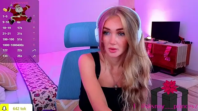 Snapshot of PrincessVS chatting on 12.20.25 PrincessVS online show from 12.20.25