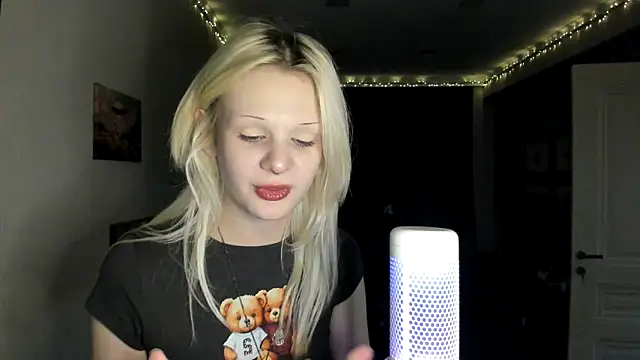 sashakiss99 online show from 10.24.25