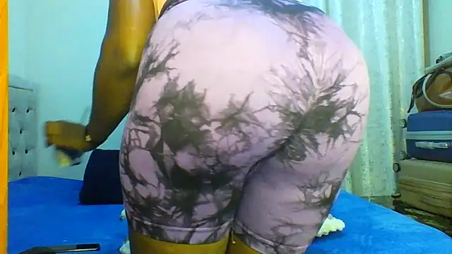 Petitiebooty online show from 04.28.26