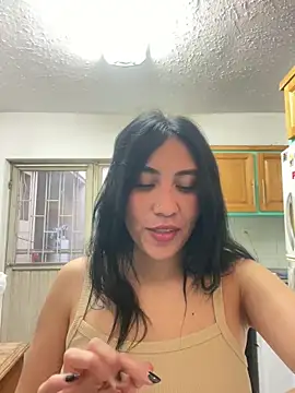 Snapshot of LunaAurora3 chatting on 12.01.24 LunaAurora3 online show from 12.01.24