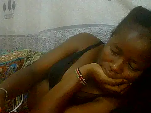 Snapshot of pretty_nanah chatting on 09.28.25 pretty nanah online show from 09.28.25