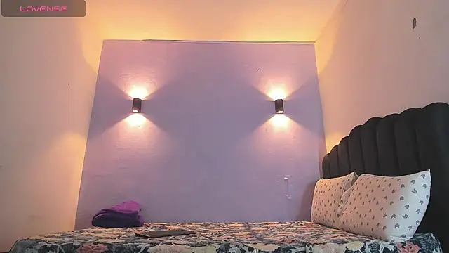 Sofia Clauss  online show from 03.12.25