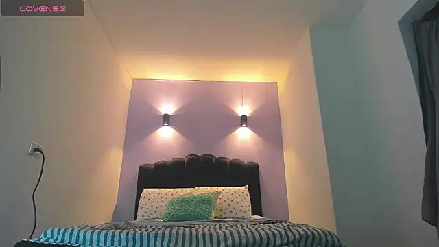 Sofia Clauss  online show from 09.11.25